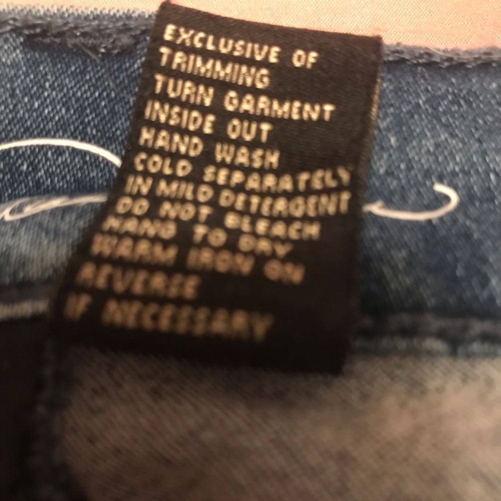 Like new! Diane Gilman Embroidery Roses Jeans. Size 4. Soft! - Picture 8 of 9